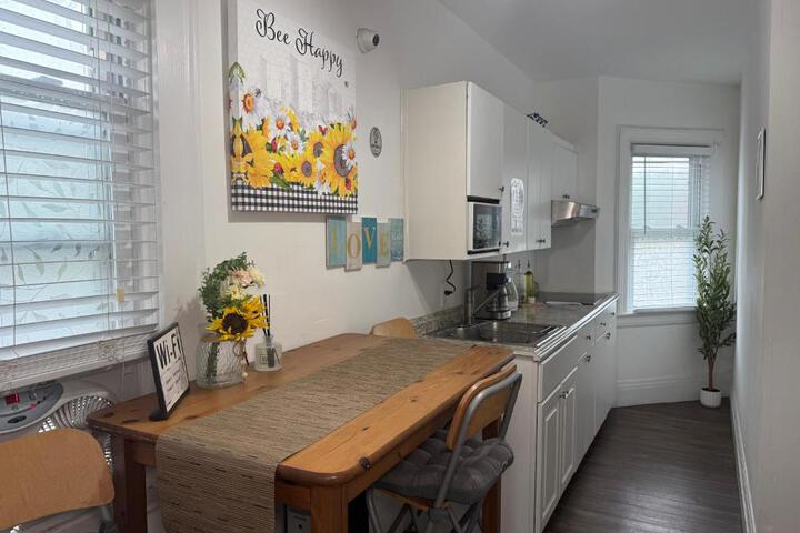 Cozy Private bedrooms Kitchen Wifi