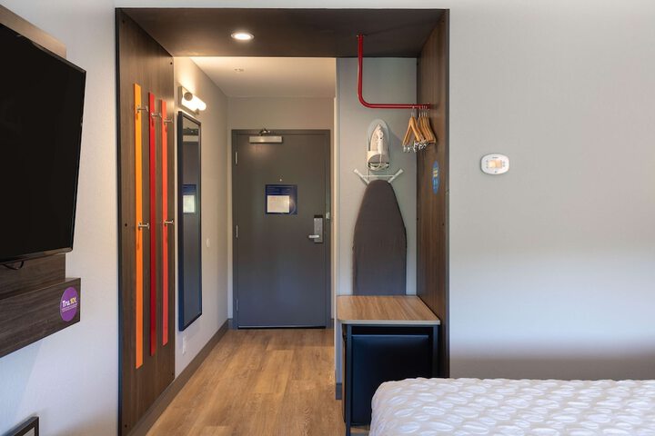Room 26 of 37