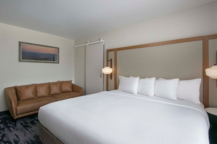 Room 18 of 27