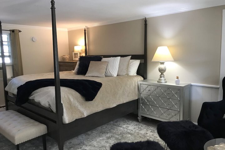 Room 33 of 106