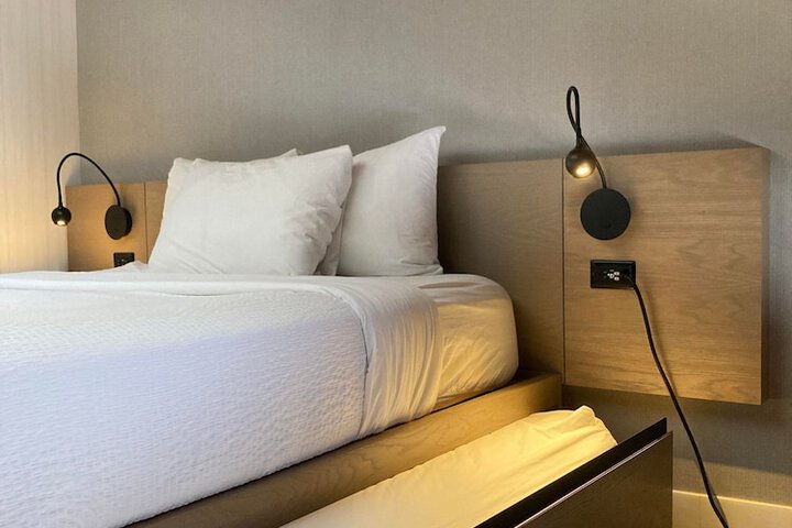 Room 107 of 191
