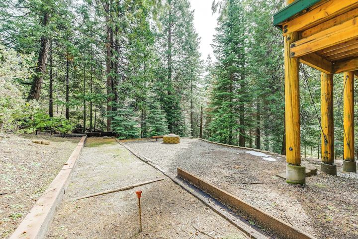 Mountain Cabin w / Hot Tub: 4 Mi to Shaver Lake!