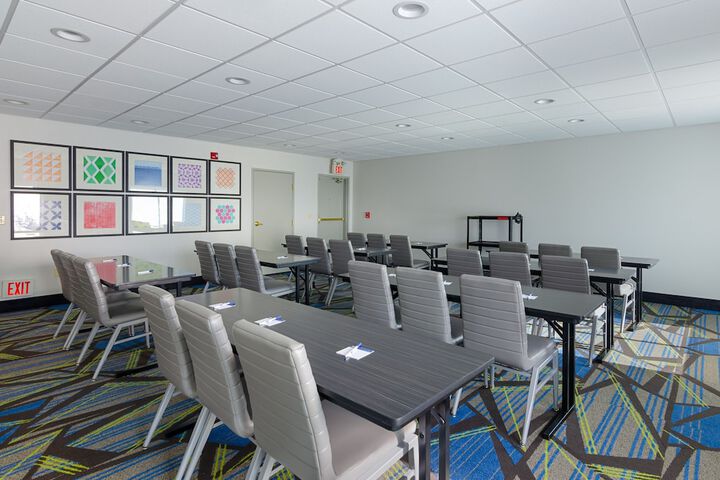 Holiday Inn Express Hotel & Suites Weston by IHG
