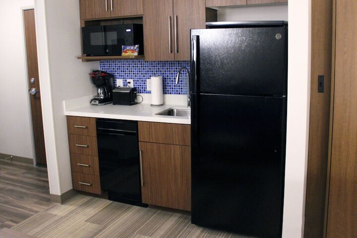 Holiday Inn Express & Suites Eau Claire West I-94 by IHG