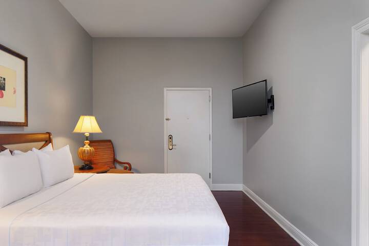 Room 16 of 28