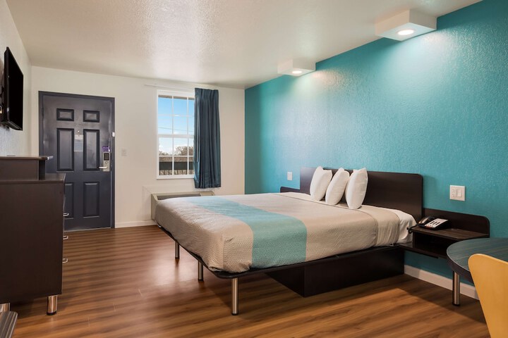 Room 19 of 35