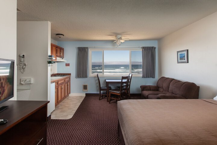 Silver Sands Motel