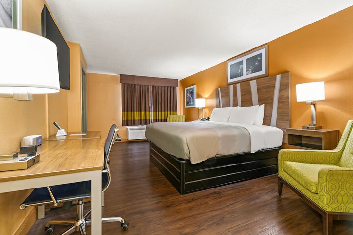 Room 52 of 60