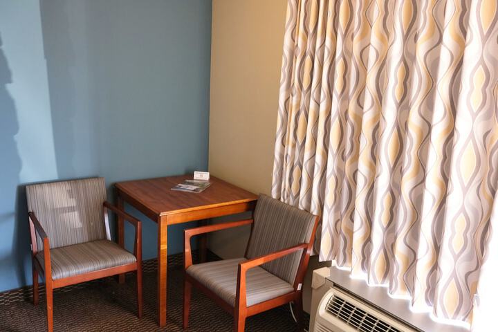 Room 73 of 76