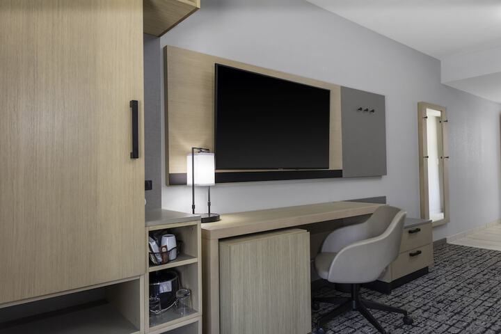 Room 14 of 28