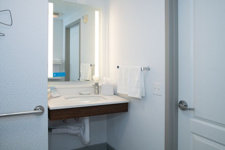 Room 44 of 66
