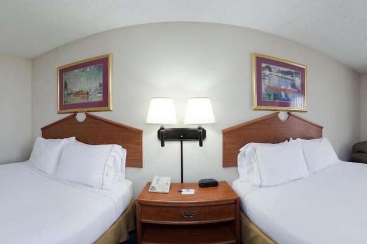 Room 15 of 40