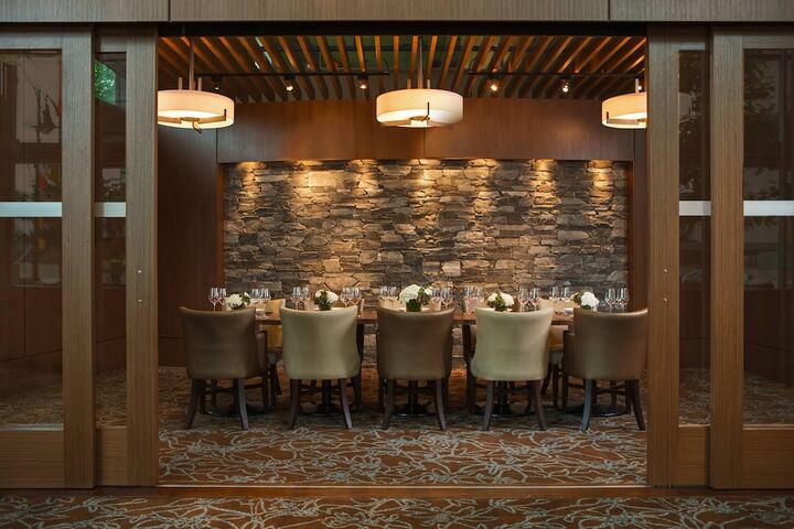 Lounge 115 of 147