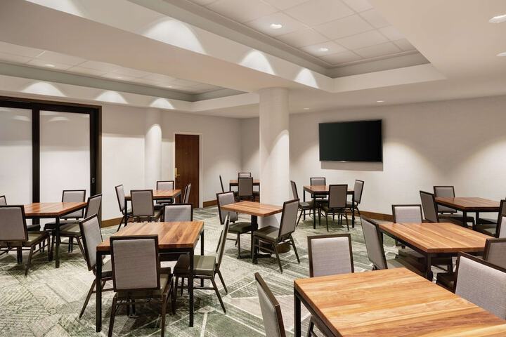 Embassy Suites by Hilton Tysons Corner