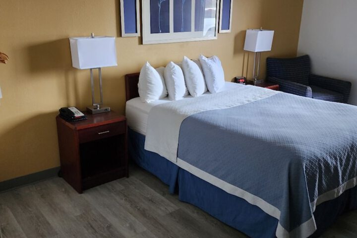Room 16 of 25