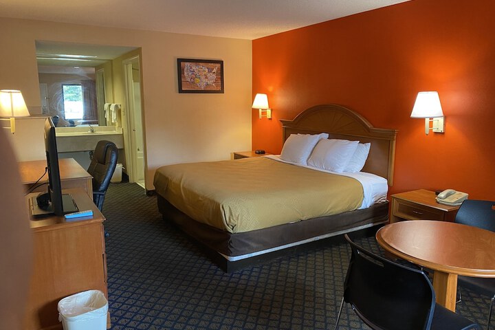 Room 14 of 16
