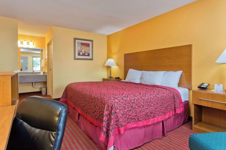 Days Inn by Wyndham Franklin