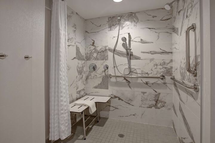 Room 46 of 89