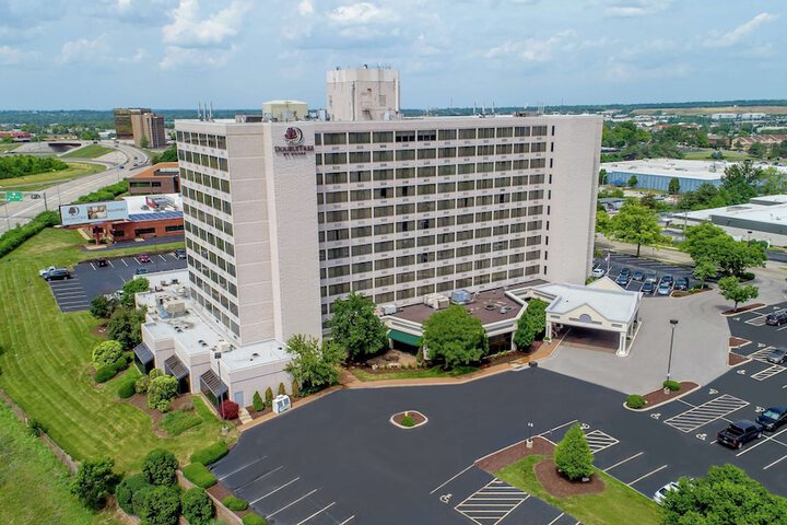 DoubleTree by Hilton St. Louis - Westport