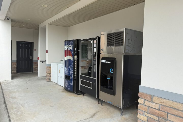 Scottish Inn & Suites - IAH Airport