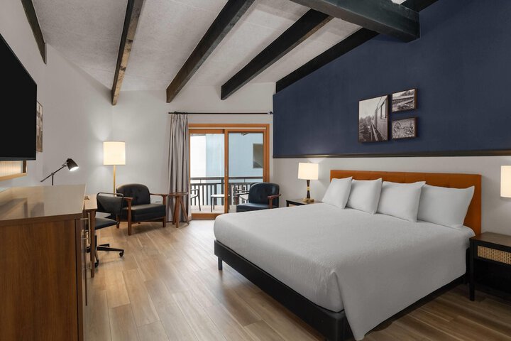 Hotel Vervana Trademark Collection by Wyndham