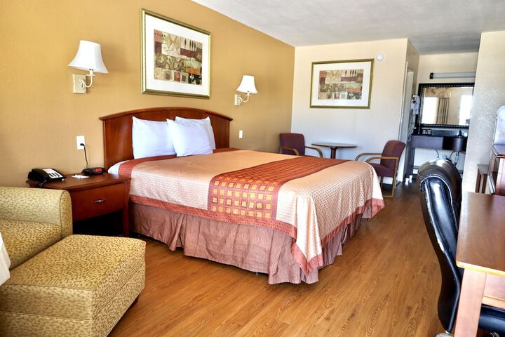 Room 30 of 34