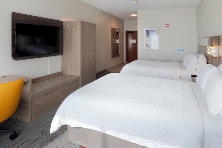 Holiday Inn Express Hotel & Suites Fort Atkinson by IHG
