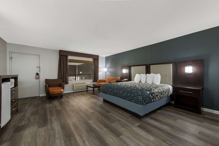 Room 26 of 42