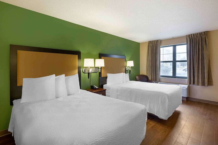 Room 10 of 28
