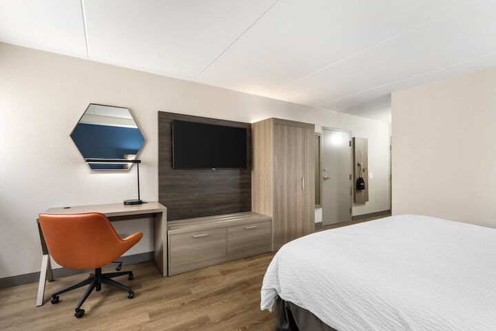 Room 28 of 43