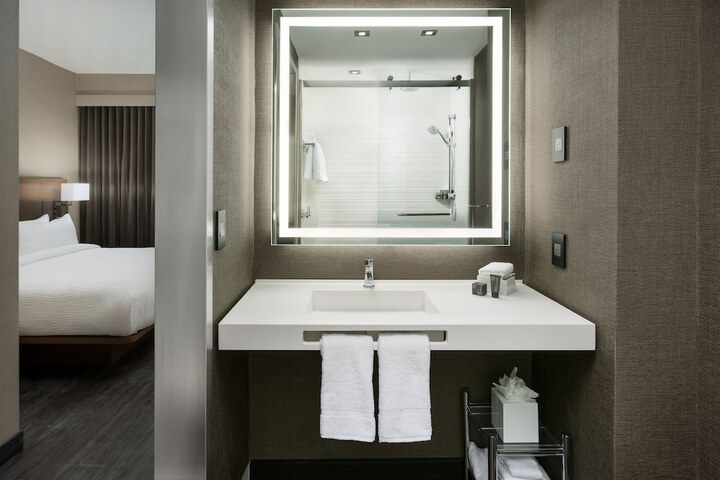 Room 33 of 86