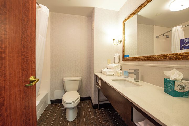 Hampton Inn & Suites Rockville Centre