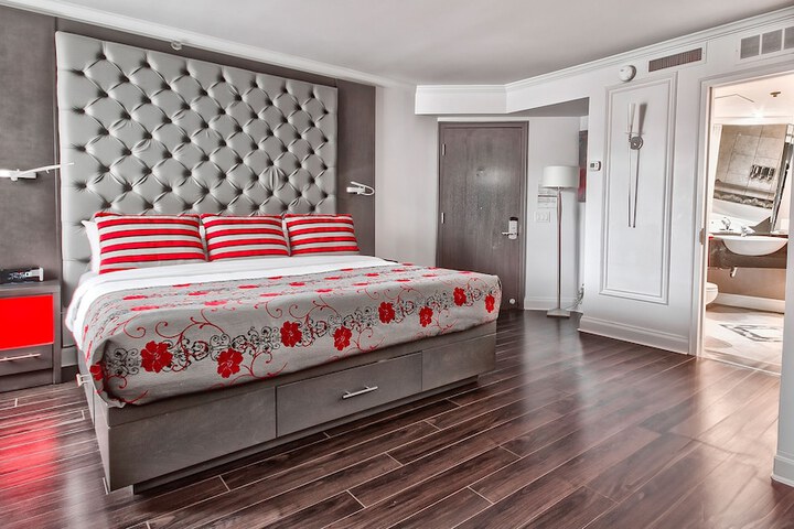 Room 43 of 127