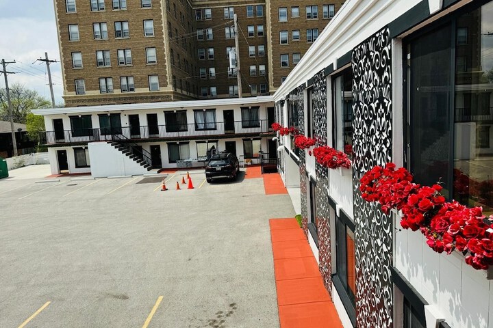 Hotel 6 of 77