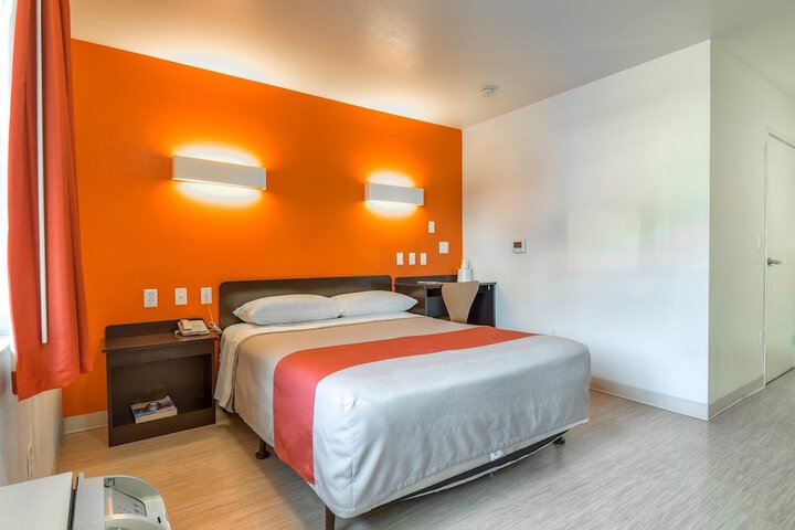 Room 21 of 33
