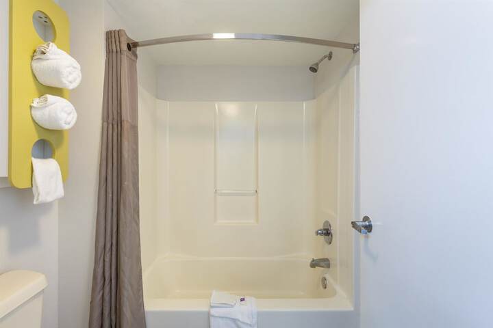 Room 10 of 29