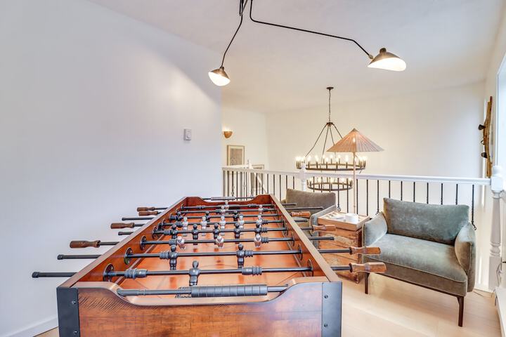 Family Home in Long Pond w / Fire Pit & Lake Access