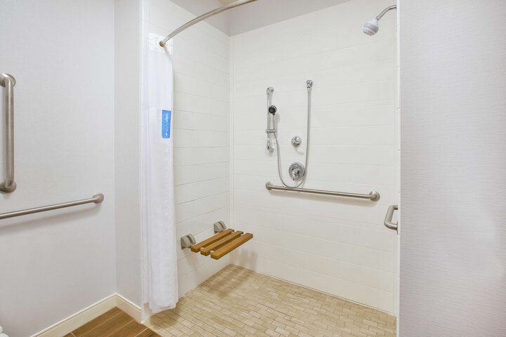 Room 16 of 22
