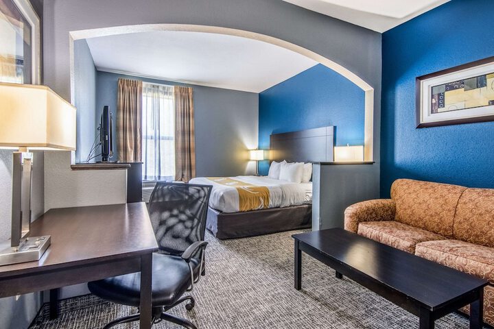 Room 32 of 67