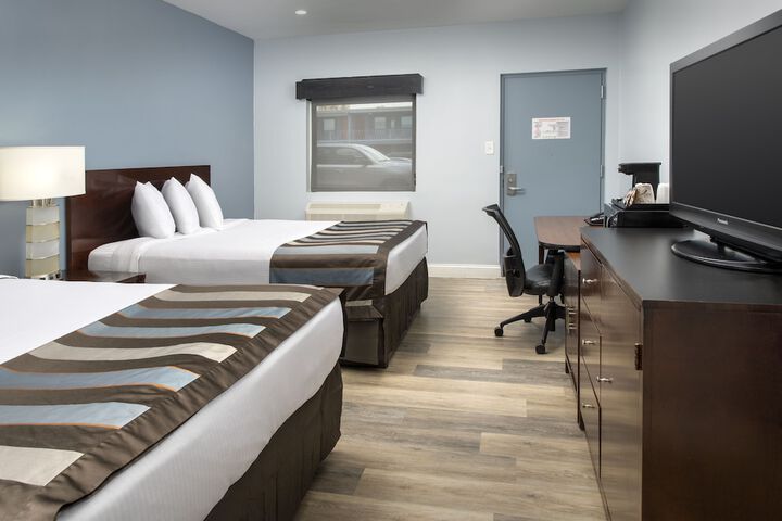 Room 8 of 16