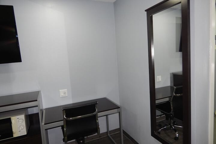 Room 17 of 27