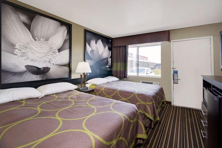 Room 4 of 18