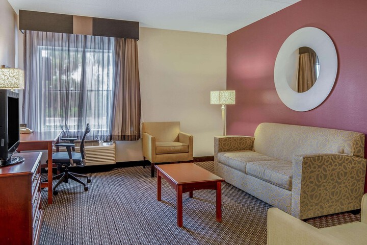 Room 10 of 28