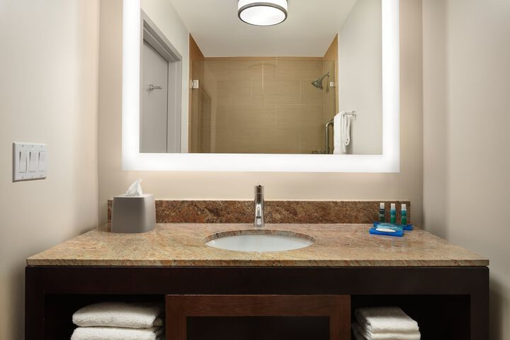 Room 10 of 27