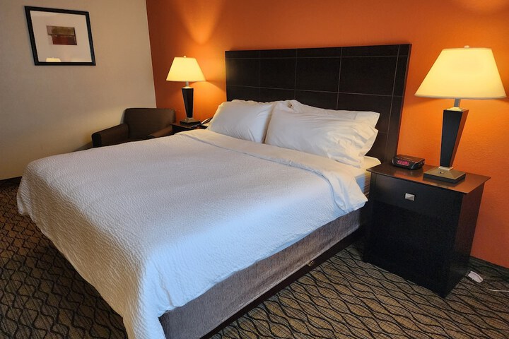 Holiday Inn Express Hotel & Suites Cadillac by IHG