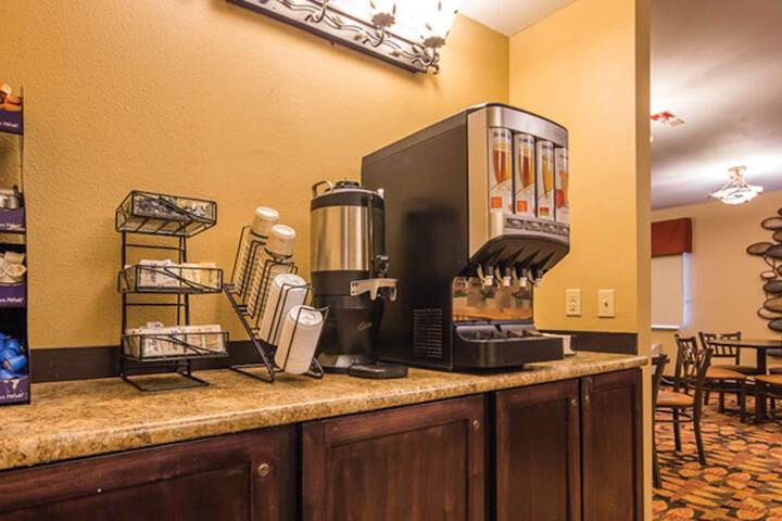 Best Western Plus Deer Park Hotel & Suites