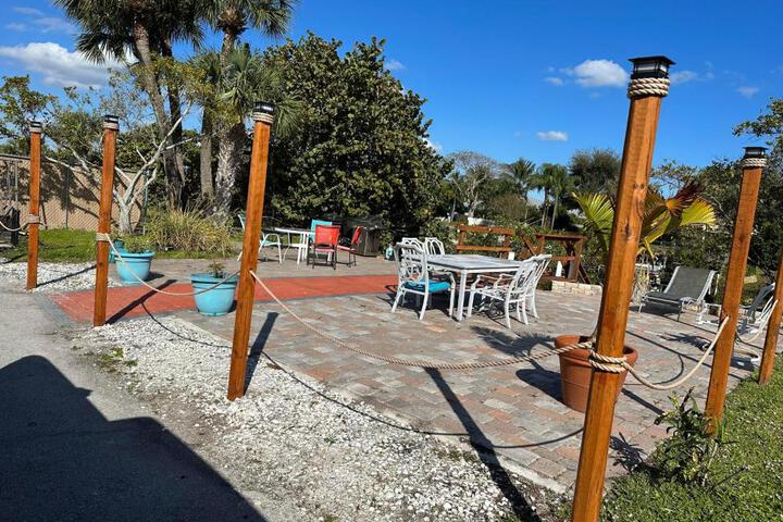 Tranquil Waterfront 2bd1ba Apt in North Palm Beach
