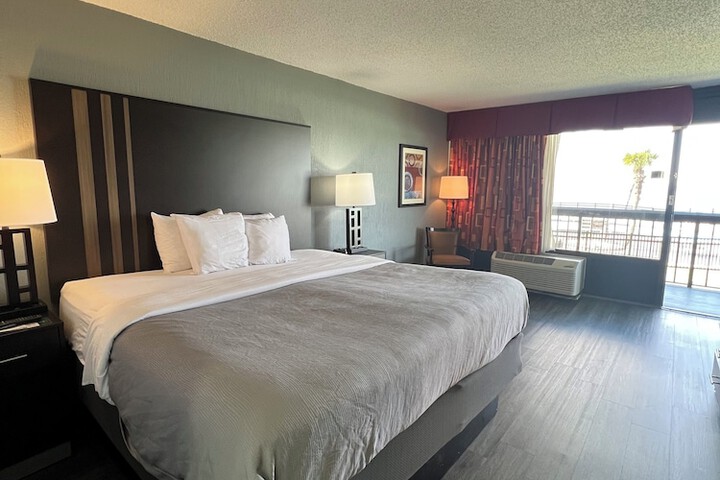 Room 40 of 74