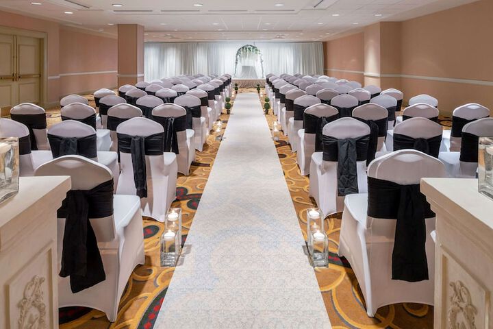 Hilton Indianapolis Hotel & Suites