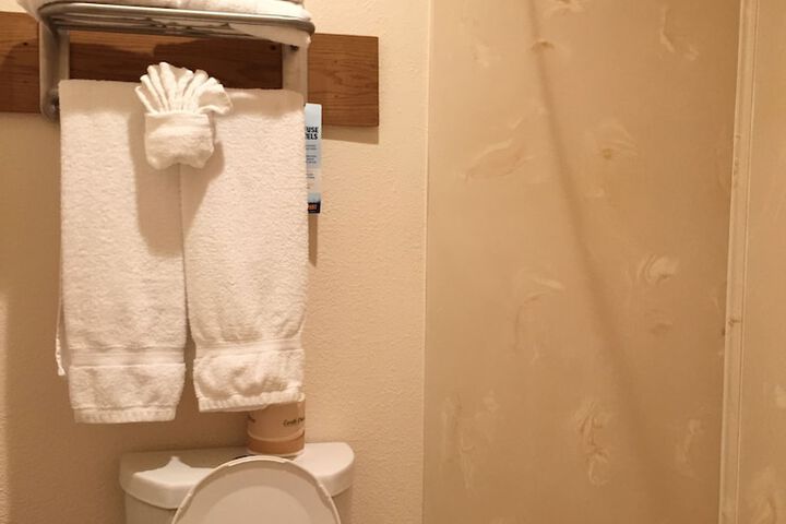 Room 70 of 131
